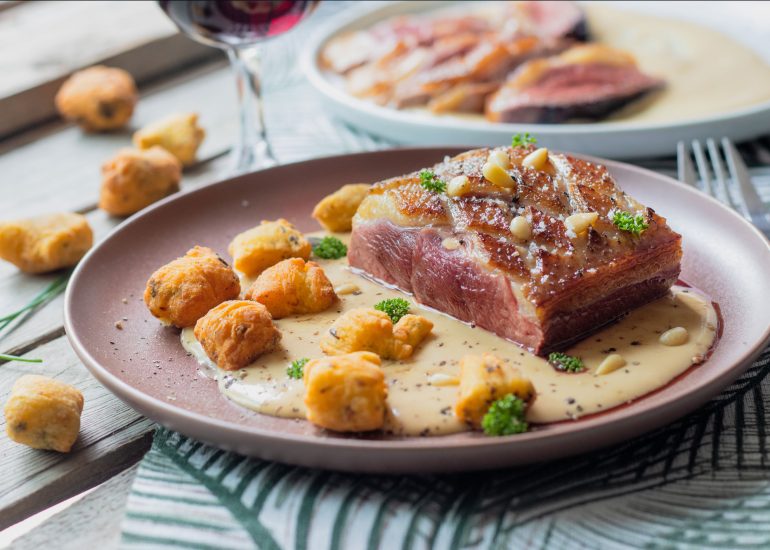 Recette de magret de canard fermier des Landes et sa sauce poivrée au foie gras