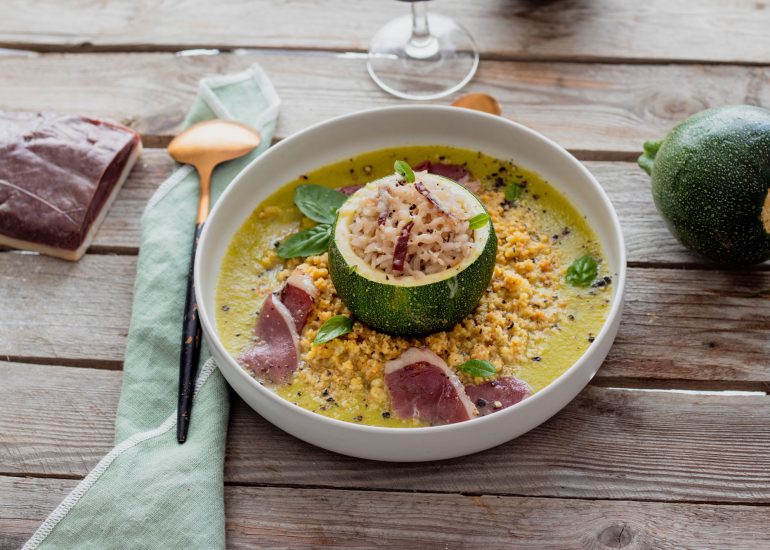 Rissotto de magret fumé, courgettes farcies et crumble