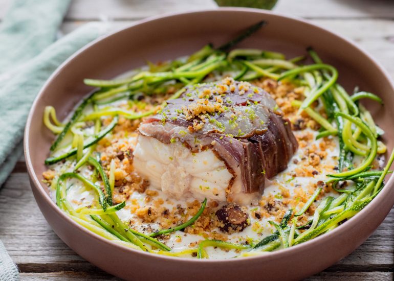 Recette de lotte lardée au magret fumé de Canard Fermier des Landes et sauce champagne