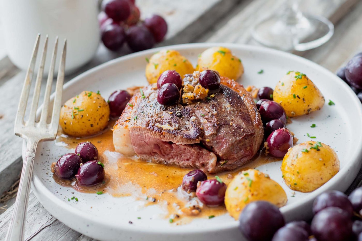 Recette de tournedos de magret de canard et sauce raisin armagnac pour personnes