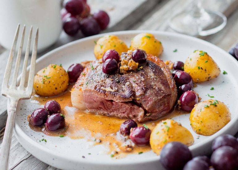 Recette de tournedos de magret de canard et sauce raisin armagnac pour personnes
