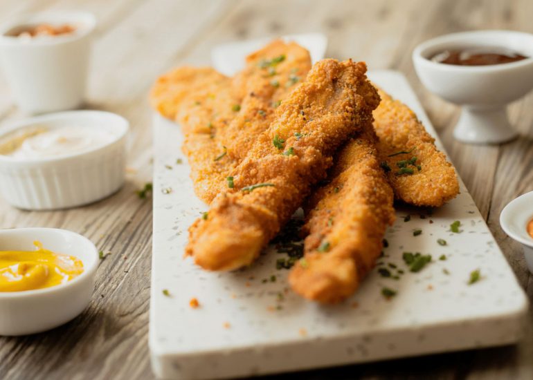 Recette facile d'aiguillettes panées et leurs 5 sauces