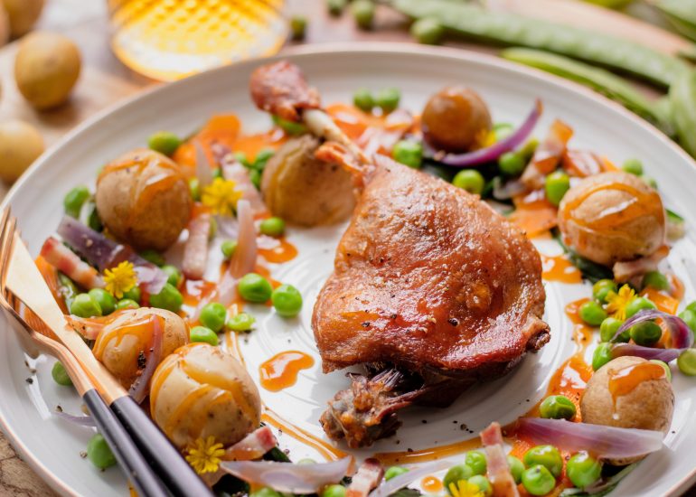 Recette de cuisses confites de canard fermier des Landes et légumes de saison
